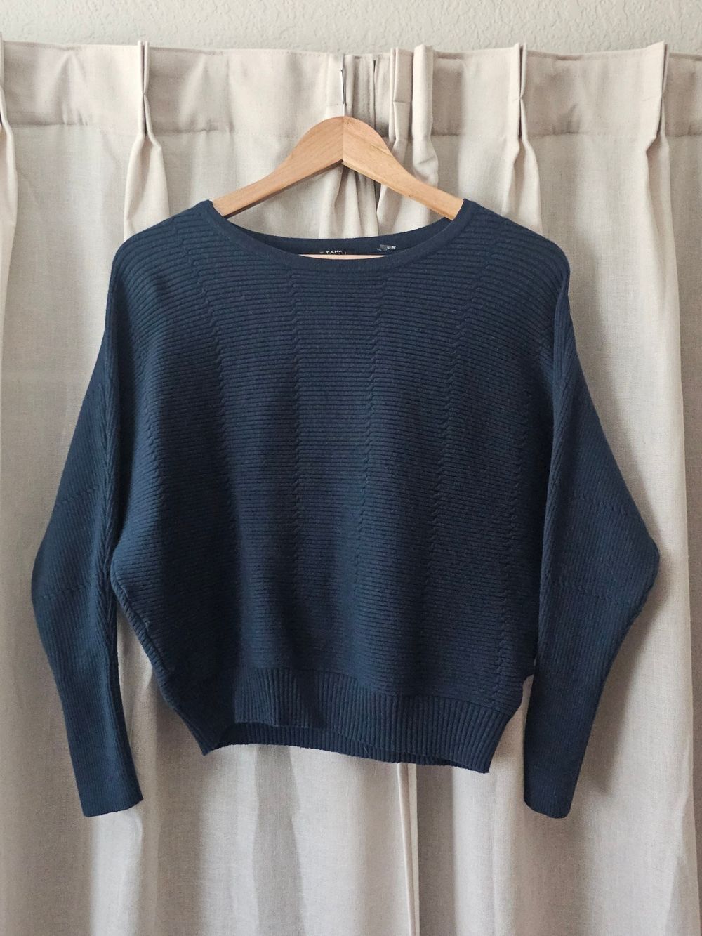 T Tahari Navy Textured Dolman Sleeve Knit Sweater Small